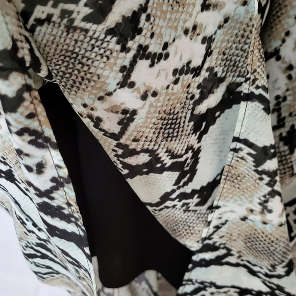 Snakeskin style dress - Picture 9 of 10